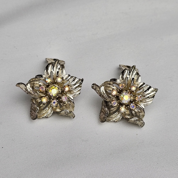 Vintage Coro Silvertone Floral Aurora Borealis Clip On Earrings - Picture 8 of 9